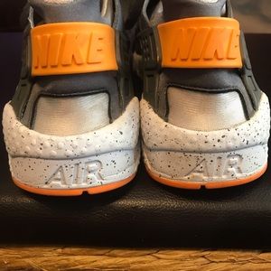 huaraches grey and orange